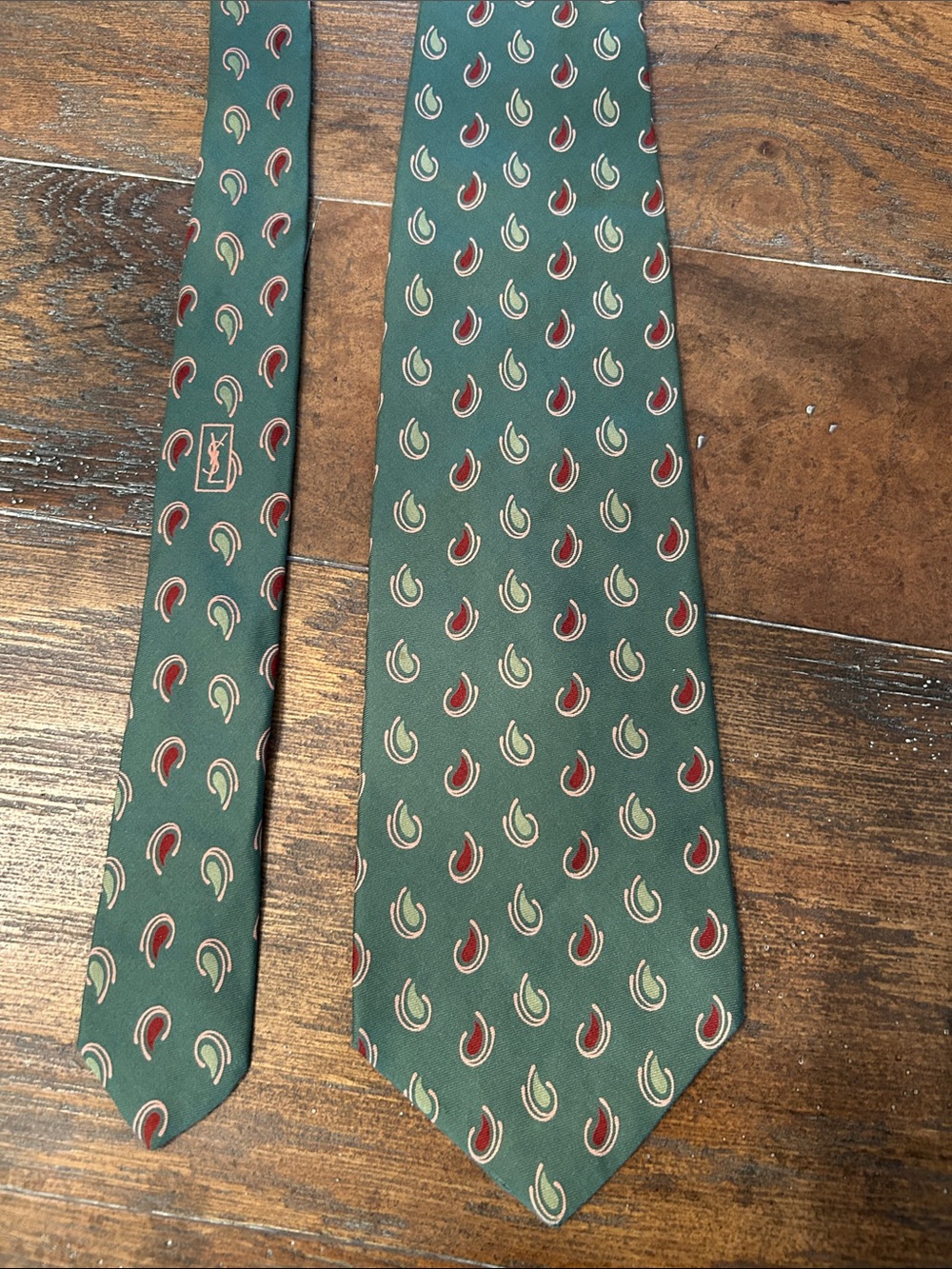 Yves Saint Laurent YSL Vintage Exclusive Bloomingdales Green Paisley Silk Tie